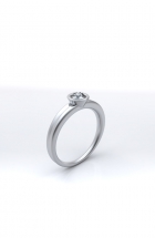 Ring mit Brillant aus Platin